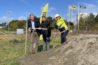 Fredagen den 15 oktober sattes spaden i marken för 113 hyresrätter i Lunds nya område Södra Råbylund. Det första spadtaget togs av Fredrik Leo VD JSB, Fredrik Altin Projektledare LKF och Fredrik Millertson VD LKF.