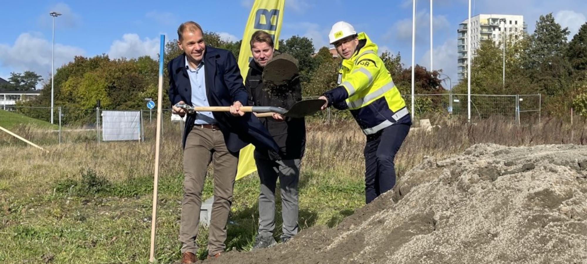 Fredagen den 15 oktober sattes spaden i marken för 113 hyresrätter i Lunds nya område Södra Råbylund. Det första spadtaget togs av Fredrik Leo VD JSB, Fredrik Altin Projektledare LKF och Fredrik Millertson VD LKF.