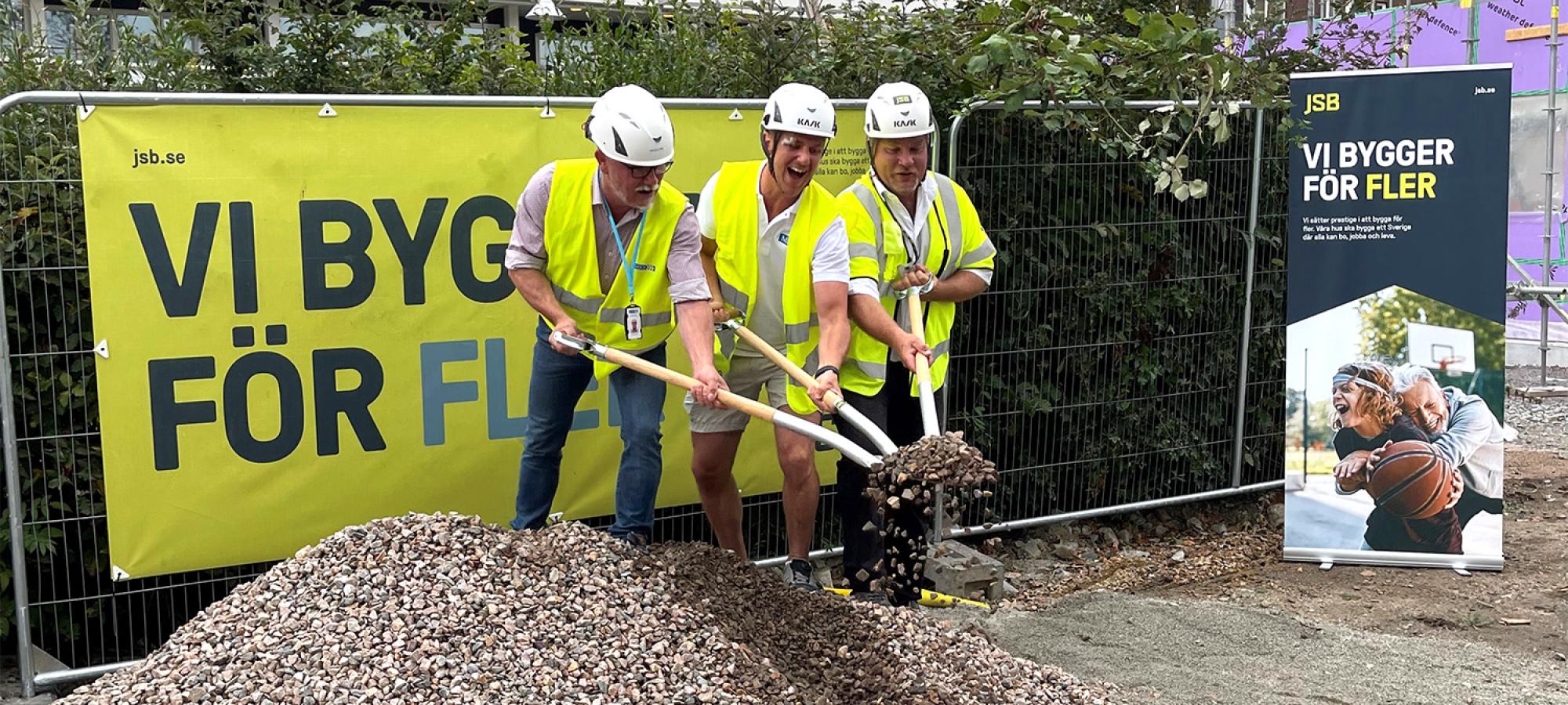 Fredagen den 19 augusti sattes spaden i marken för 74 hyresrätter i den nya stadsdelen Sege Park i Malmö. JSB Construction AB står som totalentreprenör för projektet Stockrosen och beställare är MKB Fastighets AB.